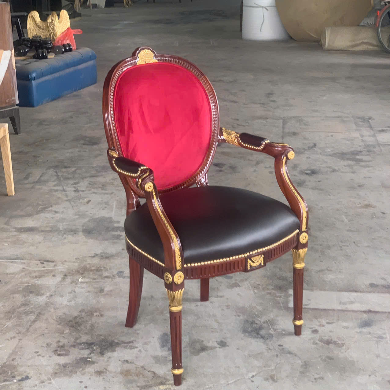 ghe-an-co-dien-louis-king-chair-16-co-tay-vin